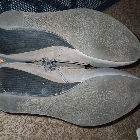 Boots - Picture 3 of 4